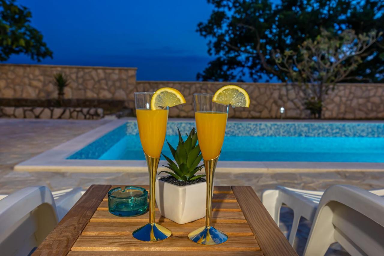 Bella Adria Apartmani Dramalj Buitenkant foto