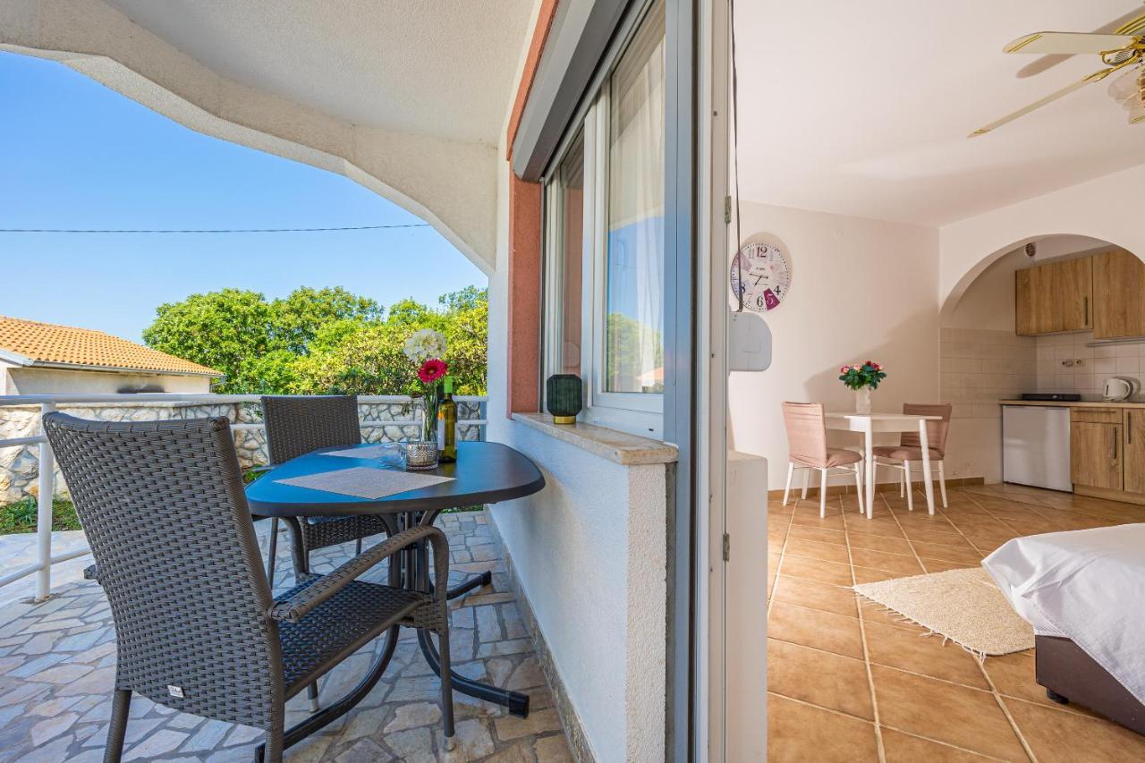 Bella Adria Apartmani Dramalj Buitenkant foto