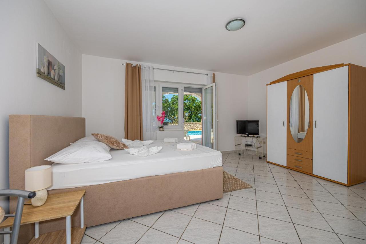 Bella Adria Apartmani Dramalj Buitenkant foto