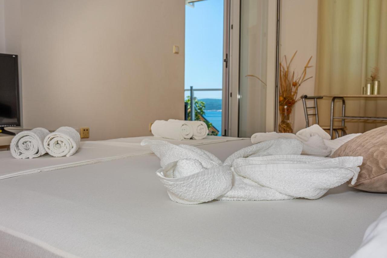 Bella Adria Apartmani Dramalj Buitenkant foto